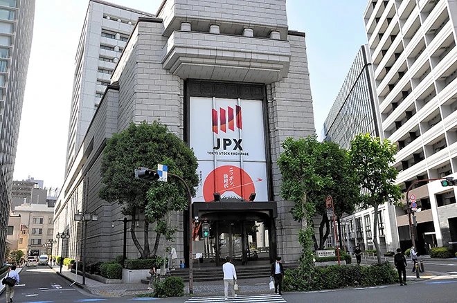 Asian shares mostly rise as oil falls and AI hopes grow