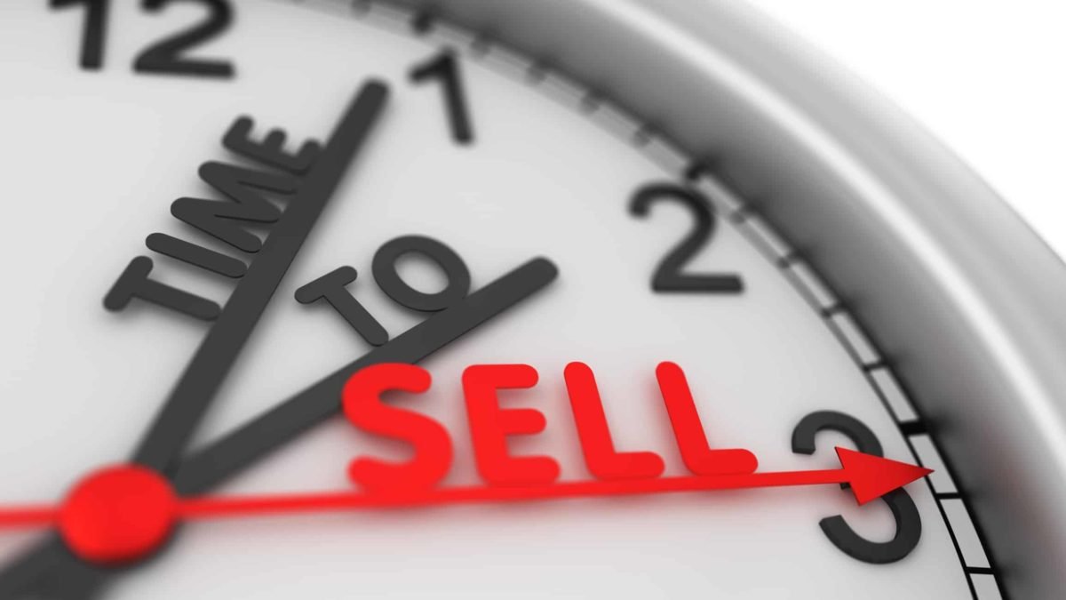 Sell alert! Why this expert is calling time on Westpac and CBA shares