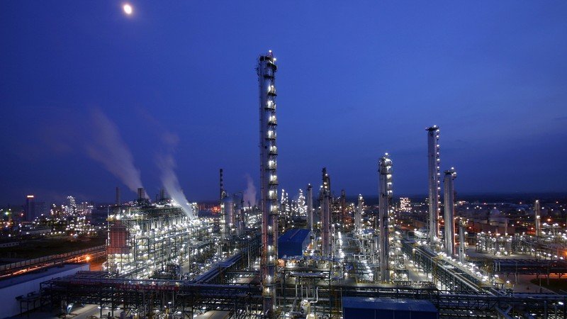 China’s Top Refiner Seeks Transformation amid Falling Fuel Sales