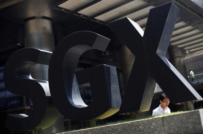 Asia shares fall on tech nerves; oil prices slip