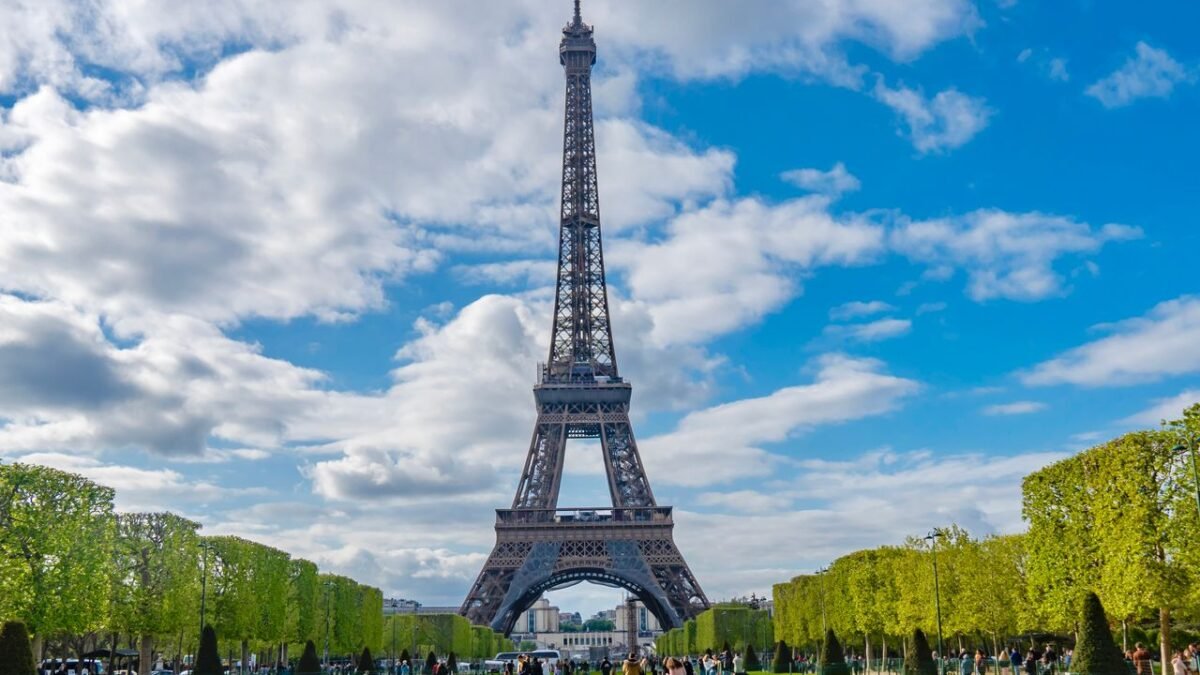 CAC 40 : French Index Closes at 8,462.39 as ArcelorMittal and Kering Rally