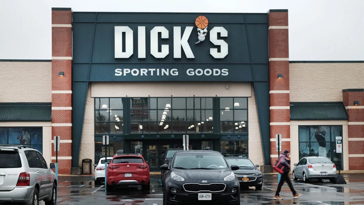 Dick’s Sporting Goods slashes 2026 outlook as consumer demand falls