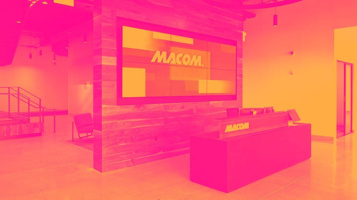 1 of Wall Street’s Favorite Stocks with Exciting Potential and 2 We Ignore