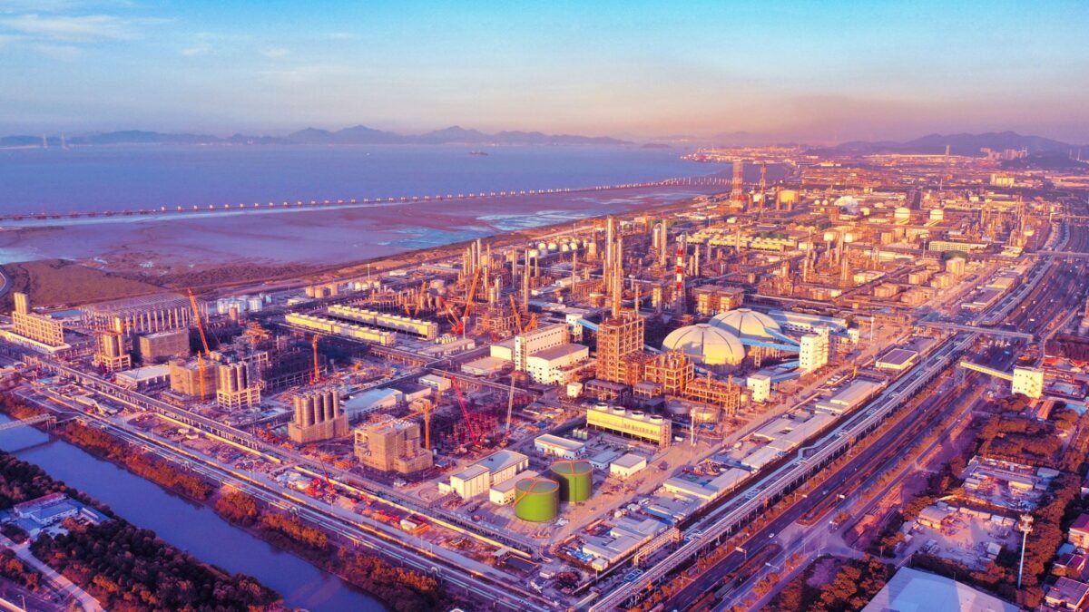 Sinopec Reports 19.3% H1 Profit Increase Despite Lower Refining Volumes