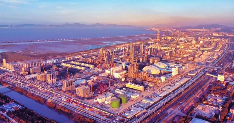 Sinopec Reports 19.3% H1 Profit Increase Despite Lower Refining Volumes