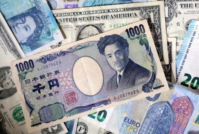 Dollar near two-week high as yen slips past 160 | The Asahi Shimbun: Breaking News, Japan News and Analysis