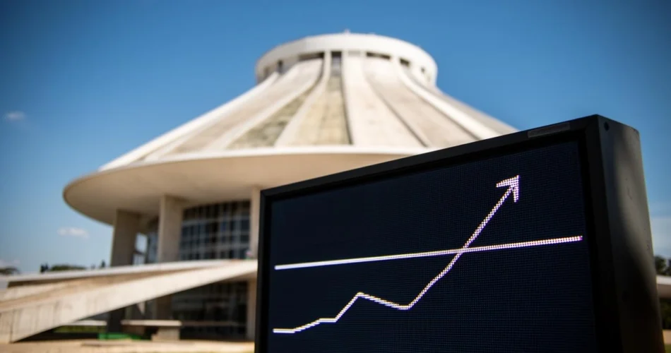 Flavio Bolsonaro Would Cap Brazil’s Debt at 65% of GDP, Adviser Says — BigGo Finance