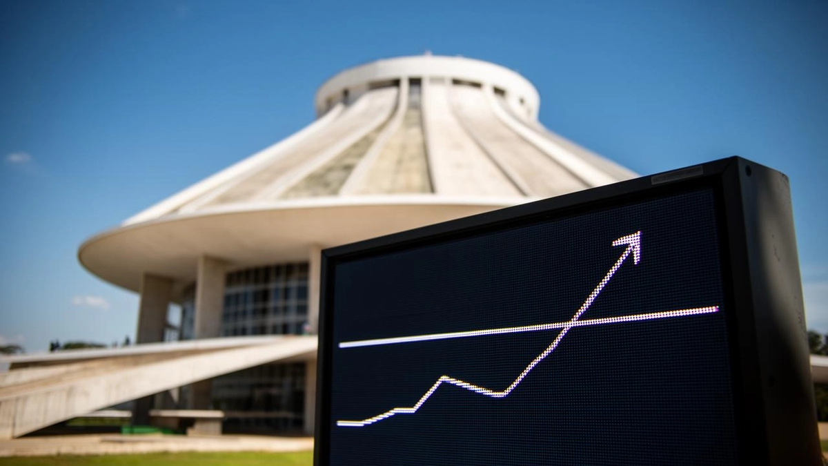 Flavio Bolsonaro Would Cap Brazil’s Debt at 65% of GDP, Adviser Says — BigGo Finance
