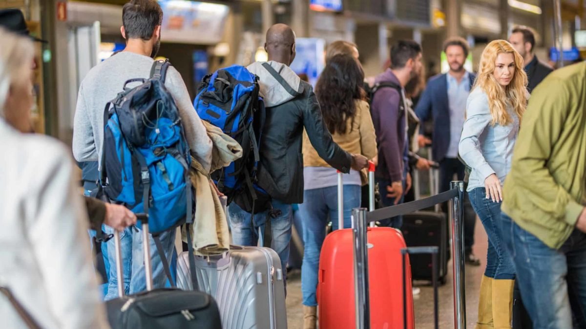 How many Qantas shares do I need to buy for $10,000 per year of passive income?