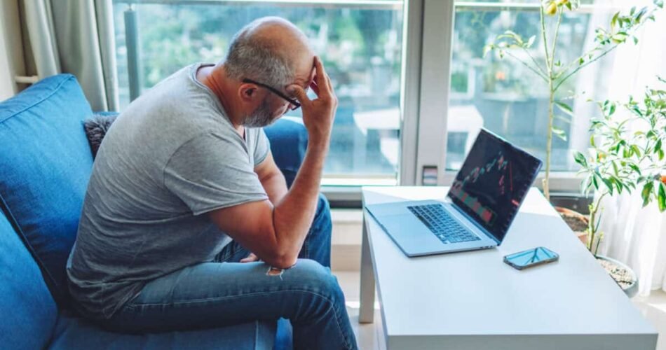 Why is the ASX 200 falling to a 4-day low today?
