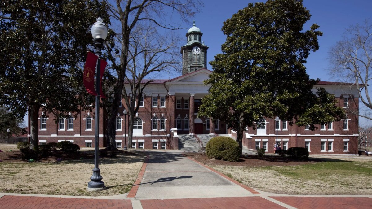 Tuskegee University president defends dress code amid criticism: ‘Raise the bar, students will reach it’