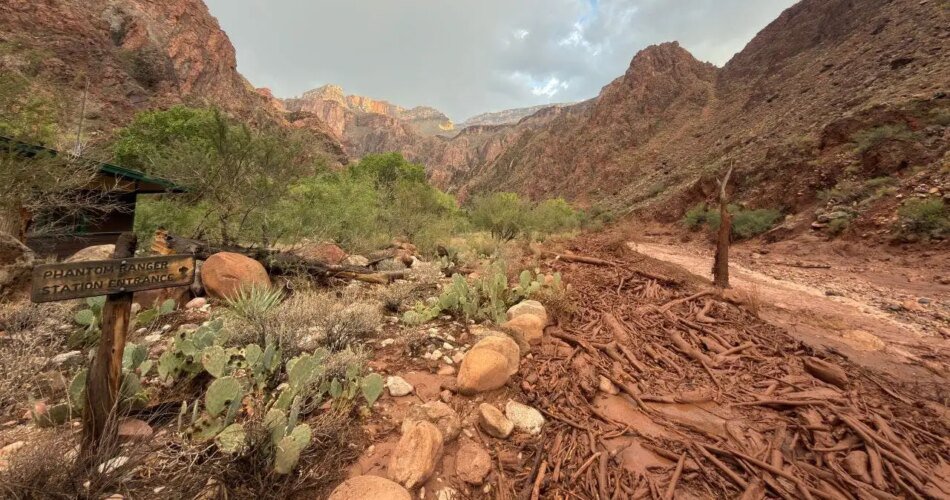 Deadly Grand Canyon flooding knocks out critical water line amid race to find missing hikers