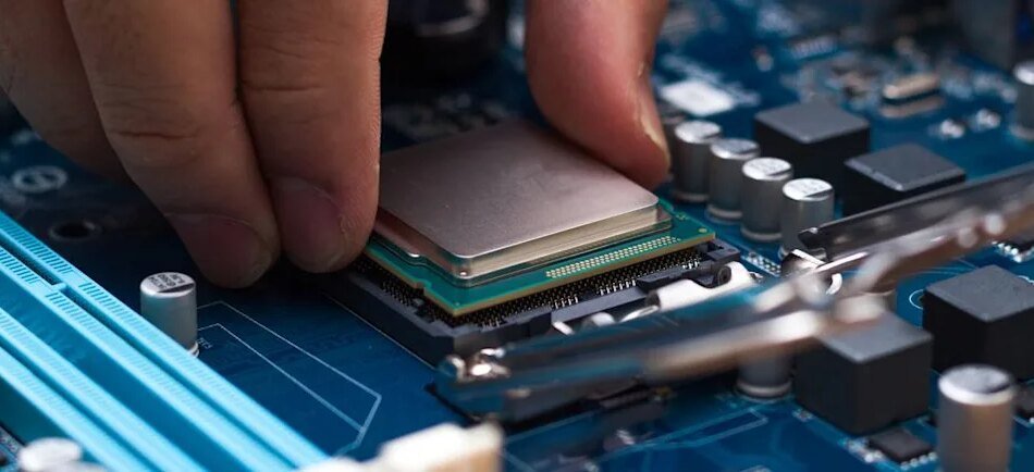 Insight Enterprises (NSIT) Rallies As Fair Value Debate Comes Back Into Focus