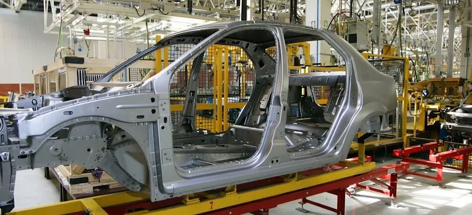 Toyota Motor (TSE:7203) After Softer July Sales And EV Growth The Valuation Debate Deepens