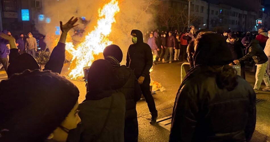Experts divided on whether Iran economic pressure sparks protests