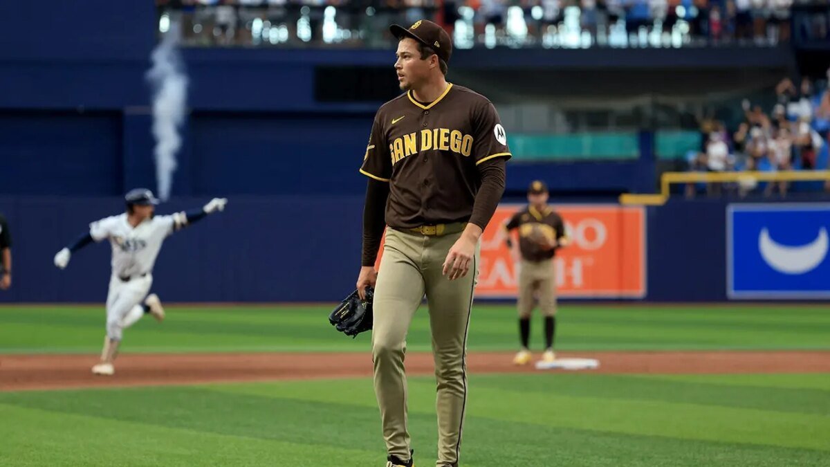 San Diego Padres swept by Rays after outfielder drops fly ball over the fence for a home run: WATCH