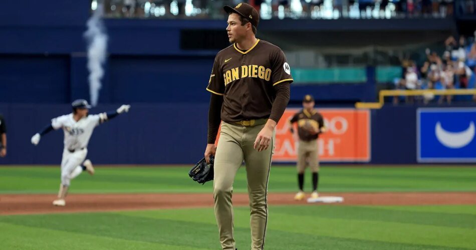 San Diego Padres swept by Rays after outfielder drops fly ball over the fence for a home run: WATCH