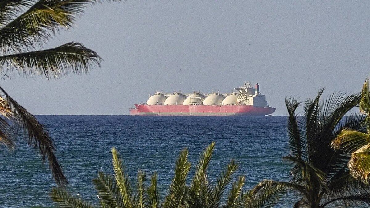 Iran shadow fleet tankers near Malaysia test oil sanctions blockade