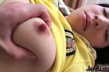 Amazing HD 18 year Japanese In Her First Sex Video