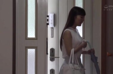 Father-in-law who have a favor with Sarina gets excited and cums inside